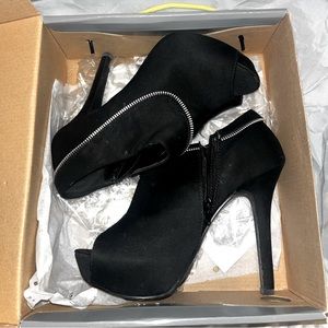 Charlotte Russe black heels with 4in heel